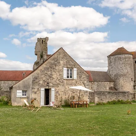 Le Logis De La Tour Holiday home Montepilloy